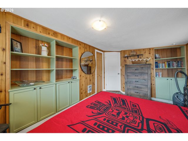 211 S 2ND Ave, Rockaway Beach, OR 97136