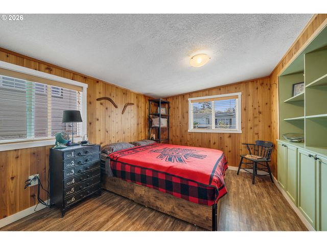 211 S 2ND Ave, Rockaway Beach, OR 97136