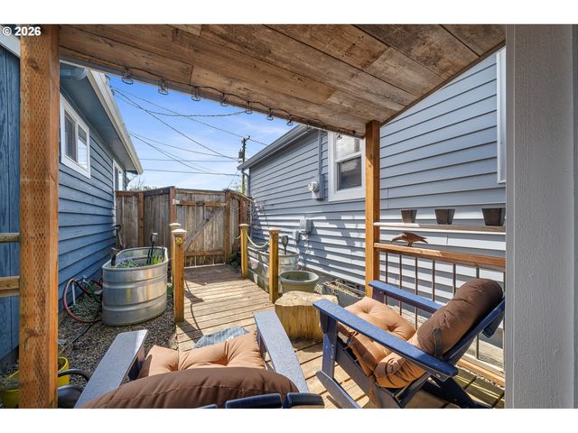 211 S 2ND Ave, Rockaway Beach, OR 97136
