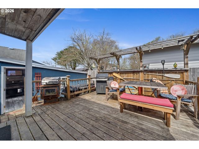 211 S 2ND Ave, Rockaway Beach, OR 97136