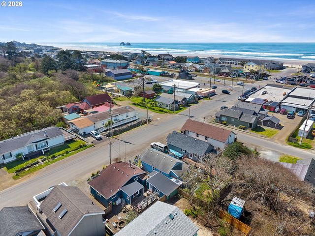 211 S 2ND Ave, Rockaway Beach, OR 97136