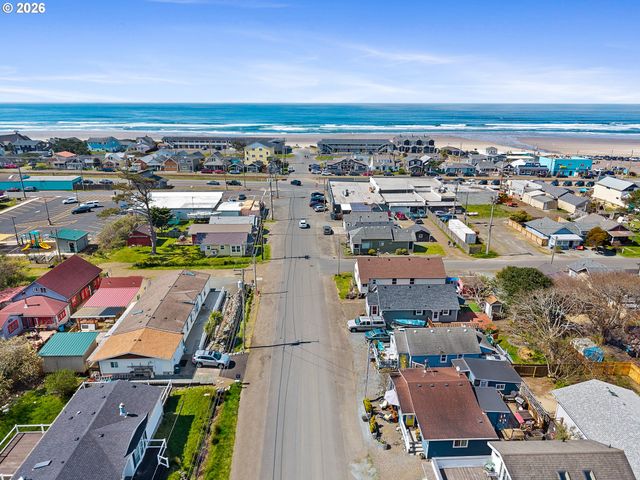 211 S 2ND Ave, Rockaway Beach, OR 97136