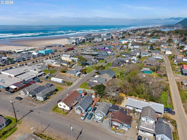 211 S 2ND Ave, Rockaway Beach, OR 97136