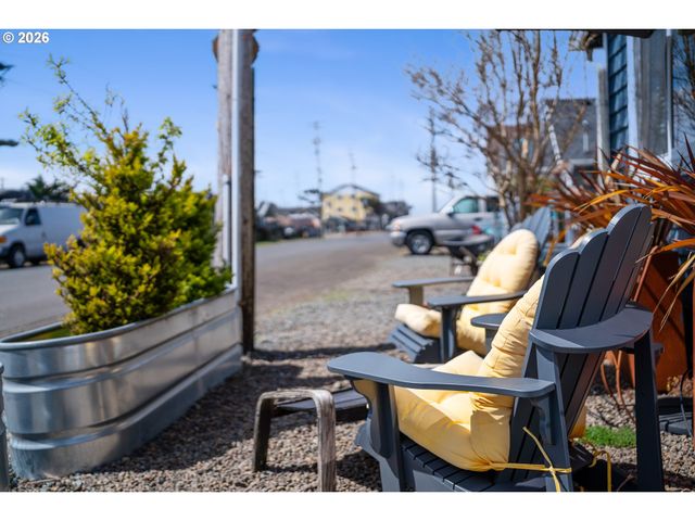 211 S 2ND Ave, Rockaway Beach, OR 97136