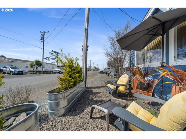 211 S 2ND Ave, Rockaway Beach, OR 97136
