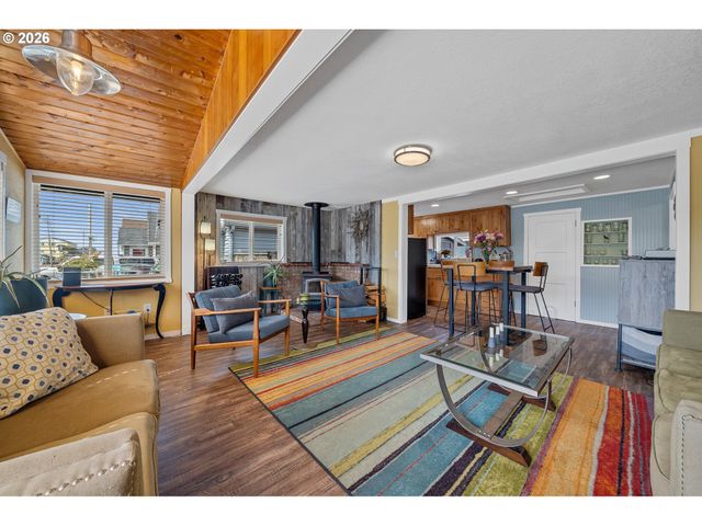 211 S 2ND Ave, Rockaway Beach, OR 97136