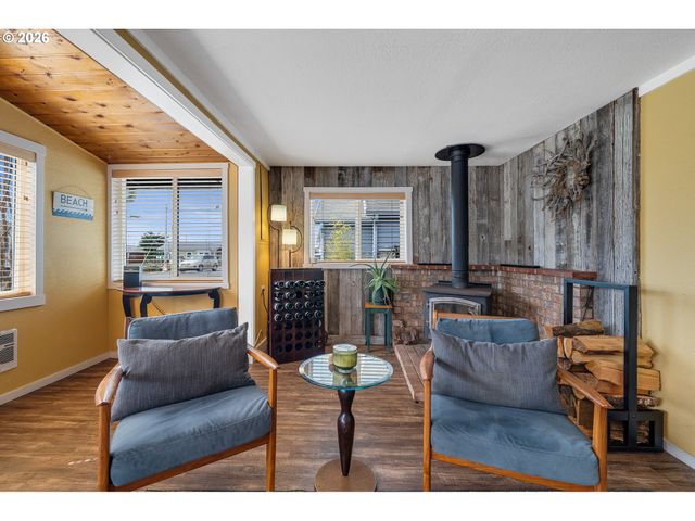 211 S 2ND Ave, Rockaway Beach, OR 97136