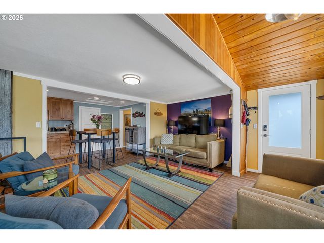 211 S 2ND Ave, Rockaway Beach, OR 97136