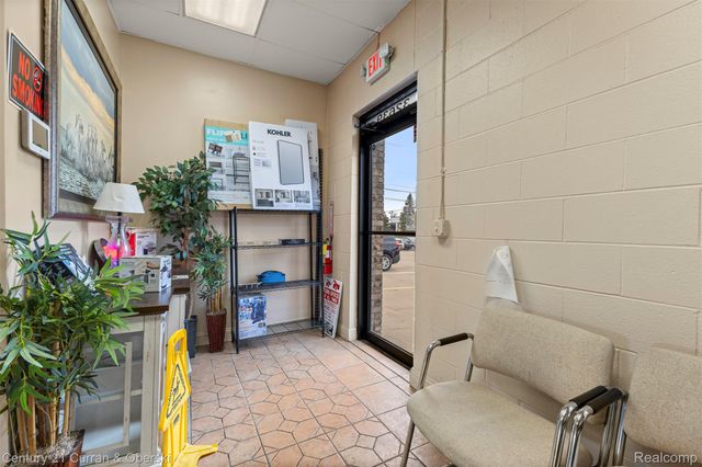 32639 Industrial Road, Garden City, MI 48135