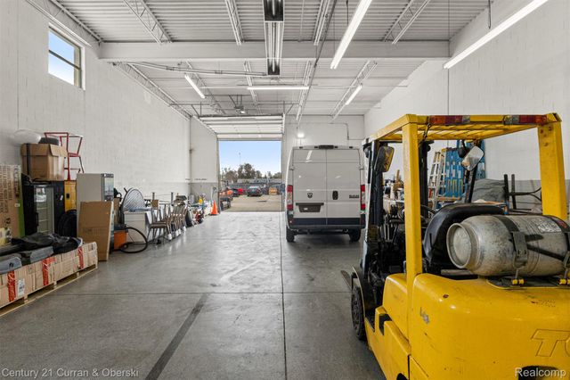 32639 Industrial Road, Garden City, MI 48135