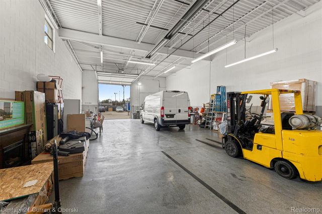 32639 Industrial Road, Garden City, MI 48135