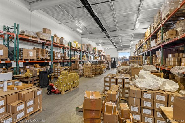 32639 Industrial Road, Garden City, MI 48135