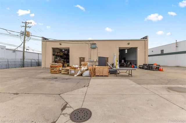 32639 Industrial Road, Garden City, MI 48135
