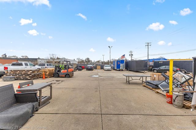32639 Industrial Road, Garden City, MI 48135