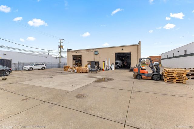 32639 Industrial Road, Garden City, MI 48135