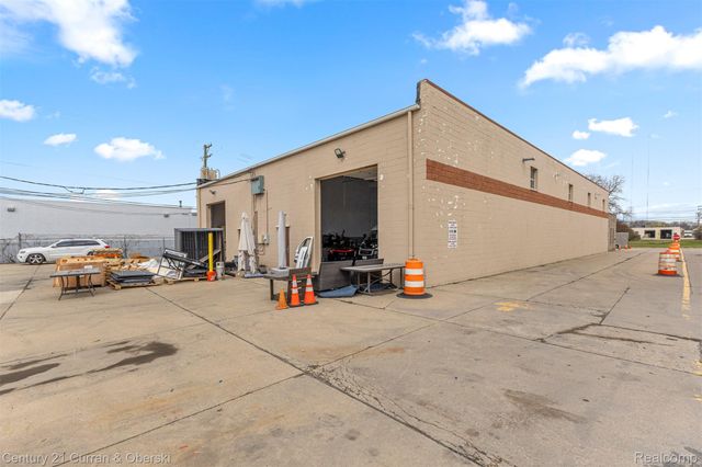 32639 Industrial Road, Garden City, MI 48135
