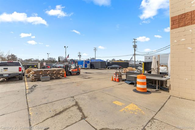32639 Industrial Road, Garden City, MI 48135