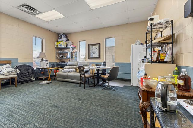 32639 Industrial Road, Garden City, MI 48135