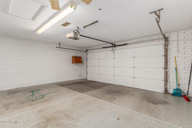 6243 W CHOLLA Street, Glendale, AZ 85304