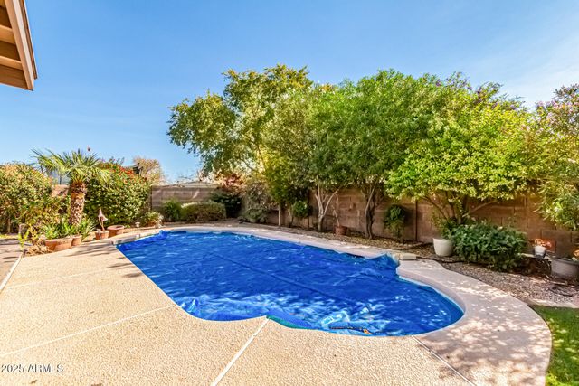 6243 W CHOLLA Street, Glendale, AZ 85304