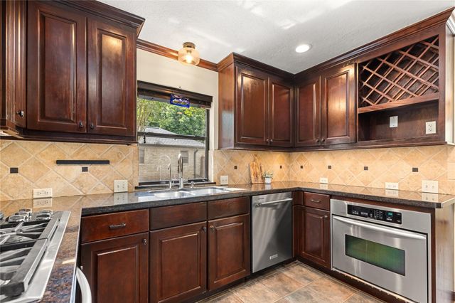 2011 River Falls Drive, Houston, TX 77339