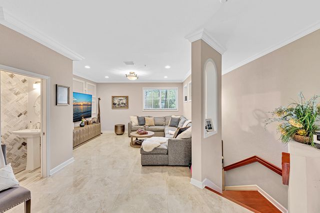 323 Bayfront Drive, Boynton Beach, FL 33435