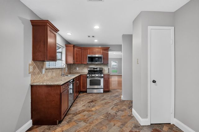 7760 High Village Drive, Houston, TX 77095