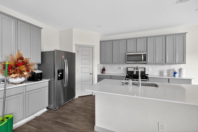 6823 Amber Cliff Lane, Richmond, TX 77469