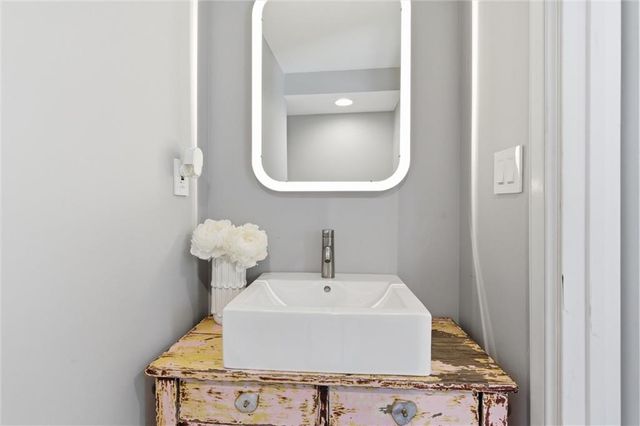 627 E 74TH Street, Kansas City, MO 64131