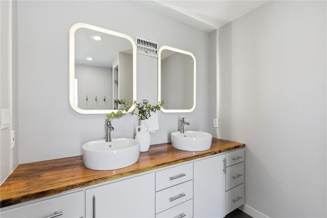 627 E 74TH Street, Kansas City, MO 64131