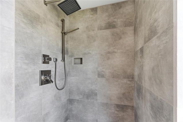 627 E 74TH Street, Kansas City, MO 64131