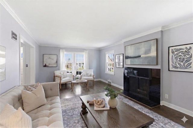 627 E 74TH Street, Kansas City, MO 64131