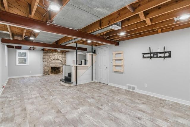 627 E 74TH Street, Kansas City, MO 64131