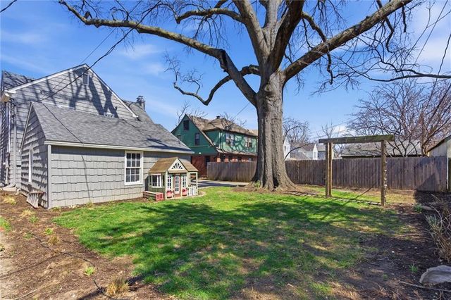 627 E 74TH Street, Kansas City, MO 64131