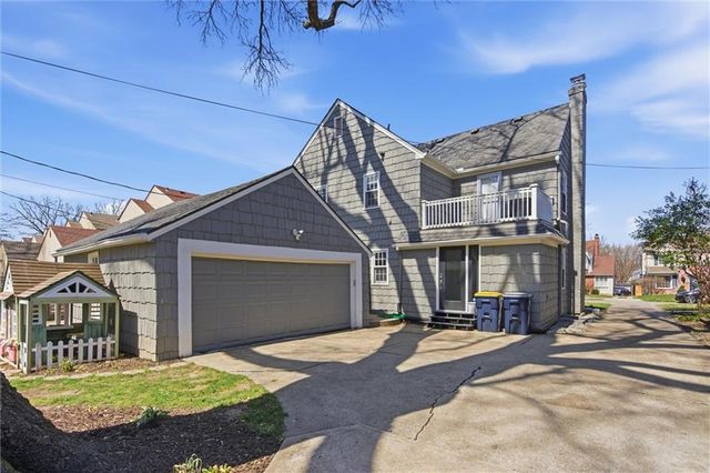 627 E 74TH Street, Kansas City, MO 64131