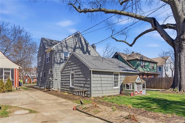 627 E 74TH Street, Kansas City, MO 64131