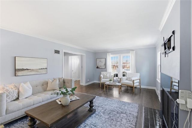 627 E 74TH Street, Kansas City, MO 64131