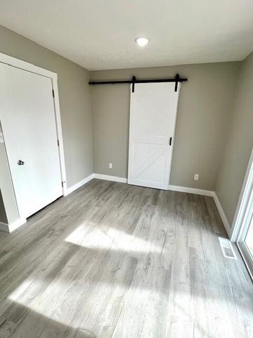 1532 E Seminole Street, Springfield, MO 65804