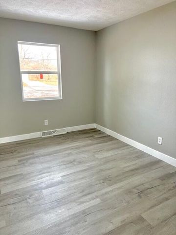 1532 E Seminole Street, Springfield, MO 65804