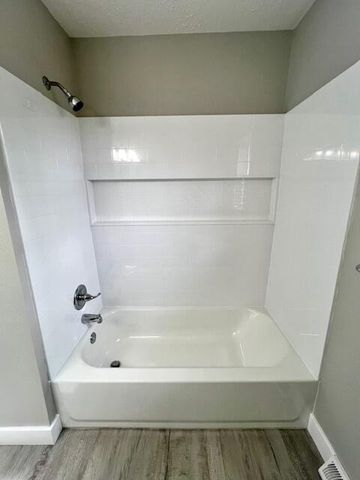 1532 E Seminole Street, Springfield, MO 65804