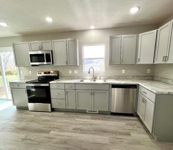 1532 E Seminole Street, Springfield, MO 65804