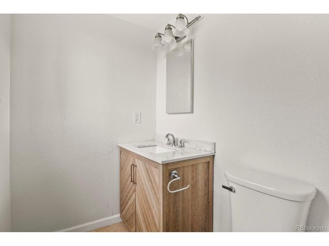 6906 S Spruce Dr, Centennial, CO 80112