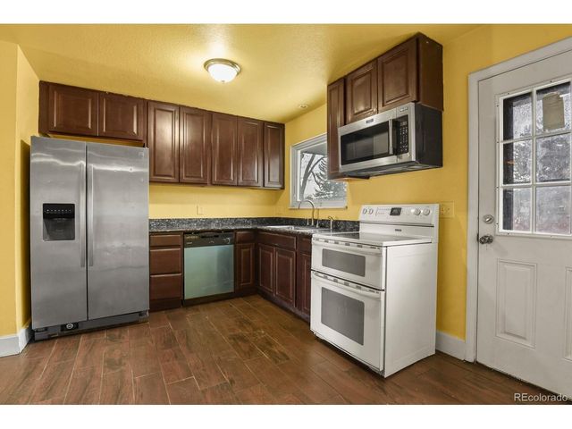 6906 S Spruce Dr, Centennial, CO 80112