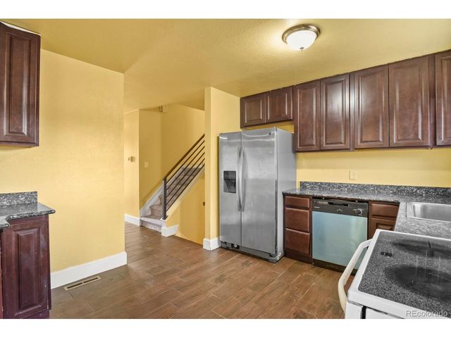 6906 S Spruce Dr, Centennial, CO 80112