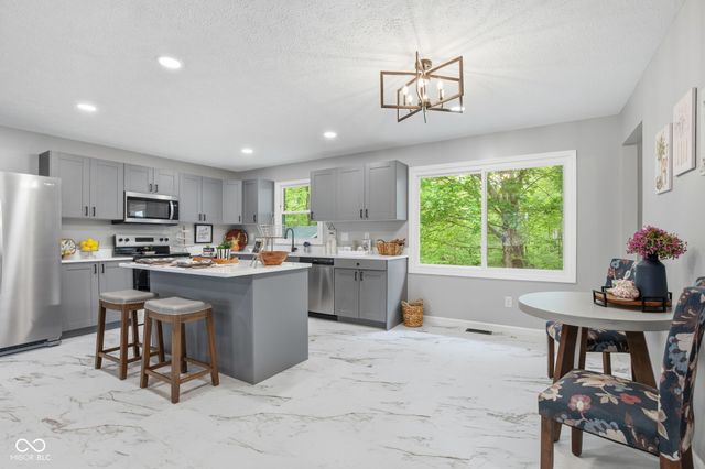 3862 W 400 S, New Palestine, IN 46163