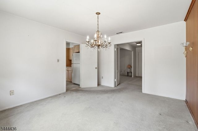 23 Sweetbriar Rd, Franklin Twp., NJ 08873
