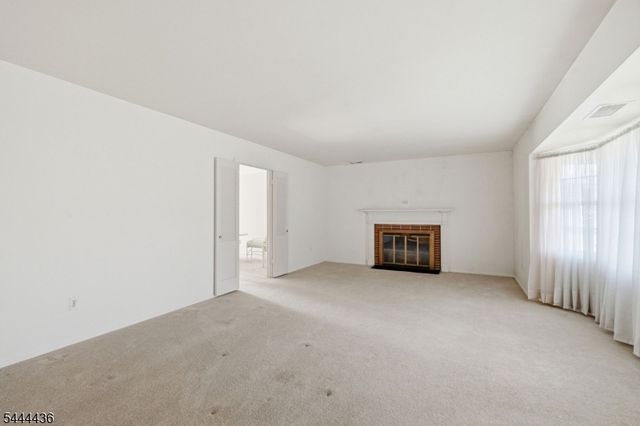 23 Sweetbriar Rd, Franklin Twp., NJ 08873