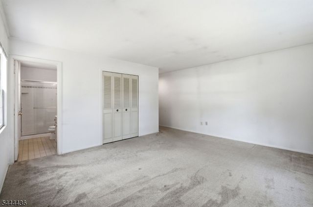 23 Sweetbriar Rd, Franklin Twp., NJ 08873