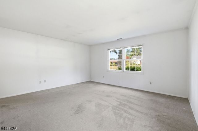 23 Sweetbriar Rd, Franklin Twp., NJ 08873