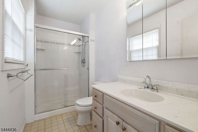 23 Sweetbriar Rd, Franklin Twp., NJ 08873